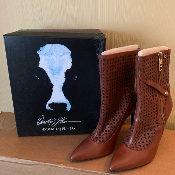 Donald J. Pliner Shoes - Donald J Pliner Boot Donald J. Pliner Shoes - Donald J Pliner Boot